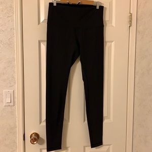 Lululemon Black Wunder Under legging 28”